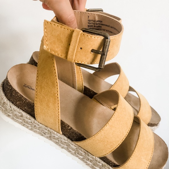 Like new! Yellow platform sandals - Picture 4 of 6